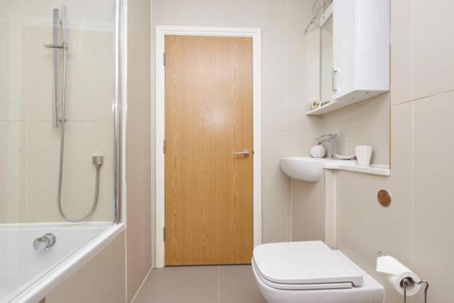 Three Bedroom Apartment By Beautiful Park لندن المظهر الخارجي الصورة